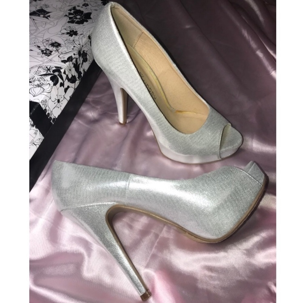 CL by Laundry - Sparkly Silver Heels Size 6